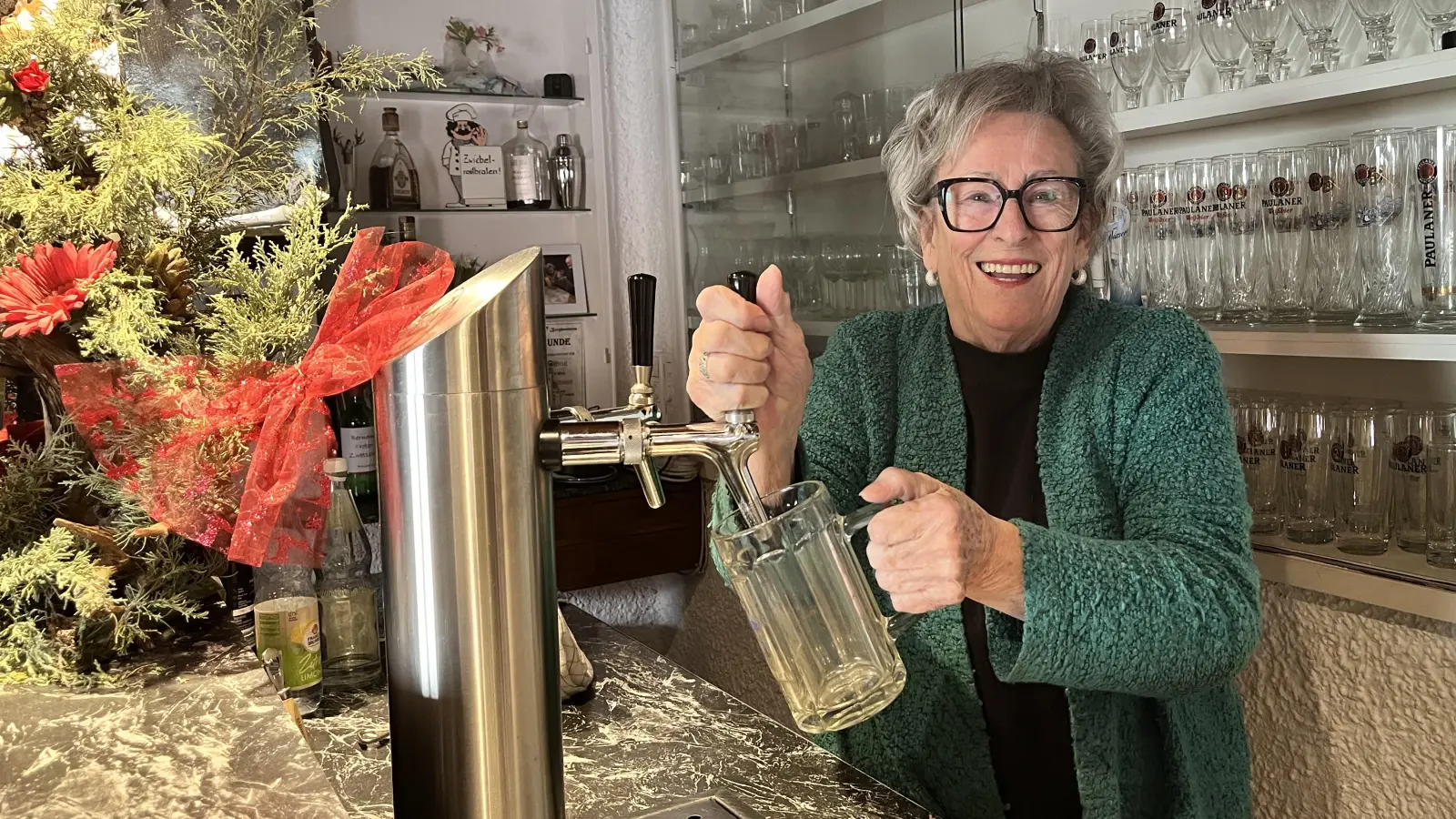 Seit 1968 führt Sofie Weidener die Gaststätte „Zum Grünen Baum”. Sie braucht ihre Stammgäste, wie sie betont.  (Foto: Roman Mollwitz)