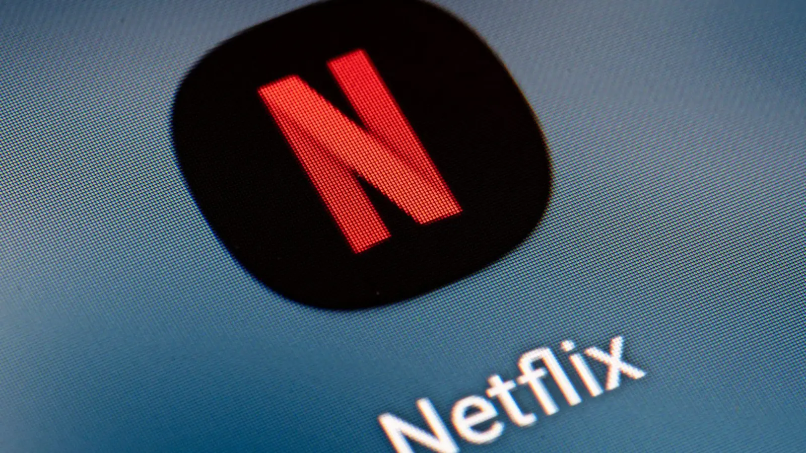 Netflix will verstärkt gegen Account-Trittbrettfahrer vorgehen. (Foto: Fabian Sommer/dpa)