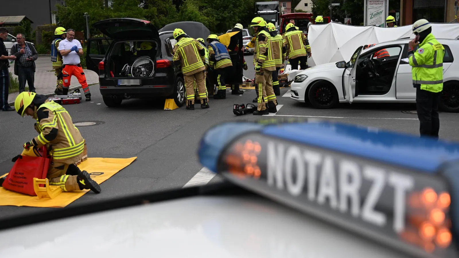In Markt Erlbach kam es zu einem Unfall mit zwei beteiligten Autos. Eine Beifahrerin wurde verletzt. (Foto: Mirko Fryska)