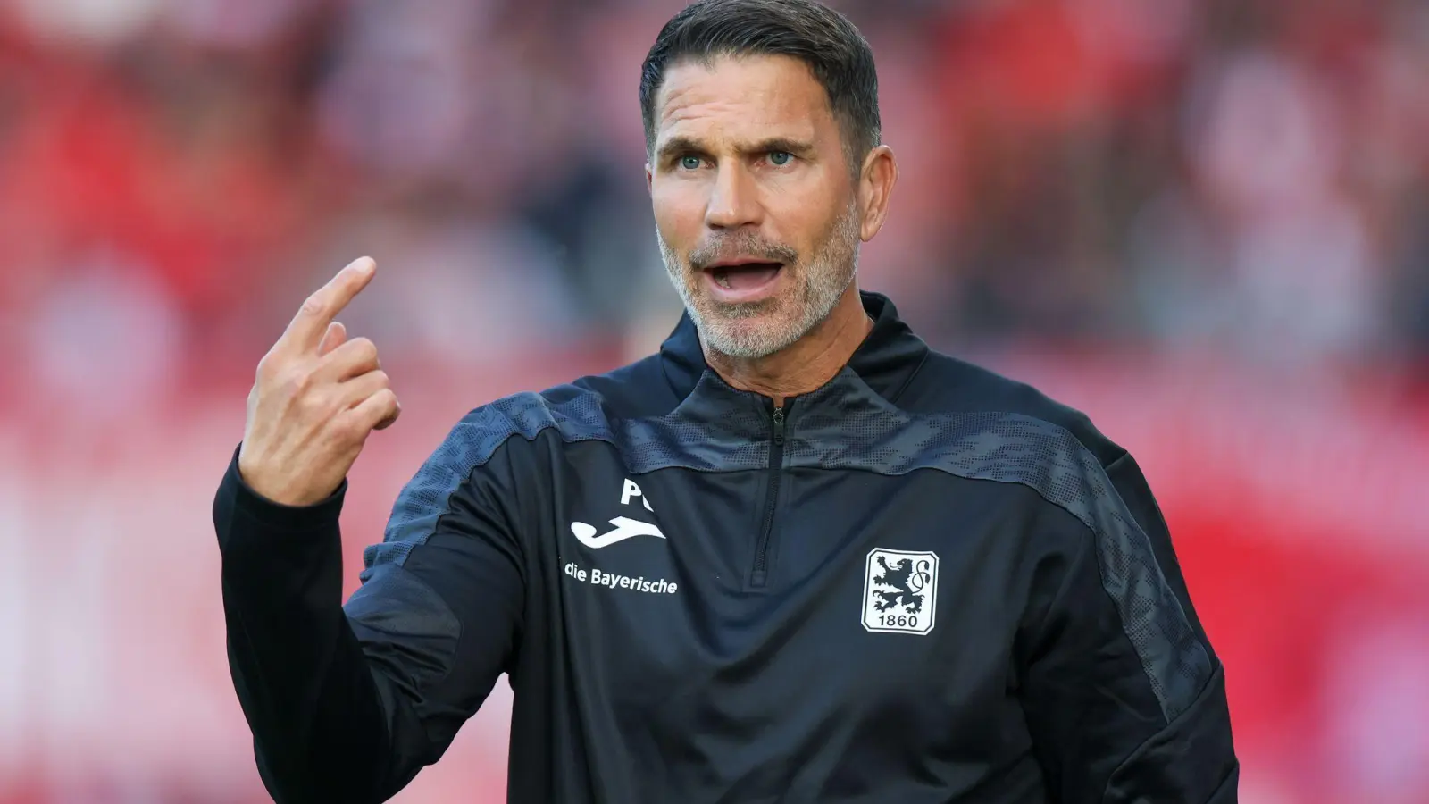 Wieder nichts: Patrick Glöckner verliert mit dem TSV 1860 München auch in Aue (Archivbild). (Foto: Christoph Reichwein/dpa)