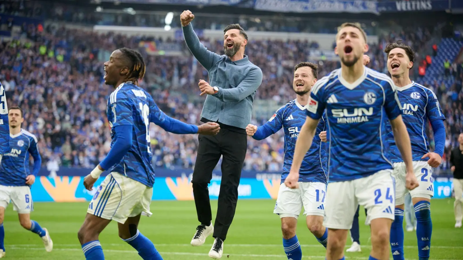 Der FC Schalke 04 ist Tabellenführer und damit der große Aufstiegsfavorit. (Archivbild) (Foto: Bernd Thissen/dpa)