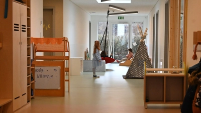 Einzug in den Neubau: Die vorläufige Unterbringung in den Gemeindehäusern wurde beendet. Nun konnten die Kindergartenkinder sowie die Erzieherinnen und Erzieher in Sugenheim die neue Krippe beziehen. (Foto: Judith Marschall)