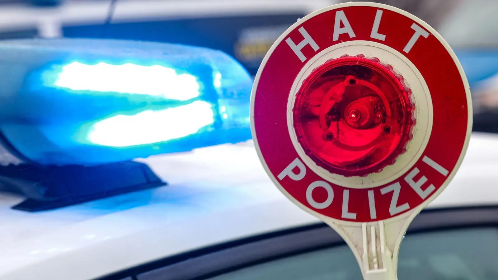 Fahndungserfolg auf der Autobahn: Die Polizisten wurden in einem Auto fündig. (Symbolbild) (Foto: Jan Woitas/dpa)