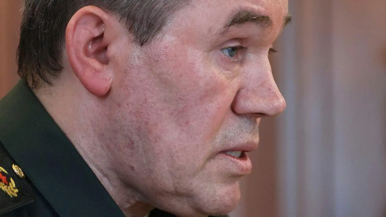 Russlands Generalstabschef Gerassimow soll ins Frontgebiet gereist sein. (Archivbild) (Foto: Vyacheslav Prokofyev/Pool Sputnik Kremlin/AP/dpa)
