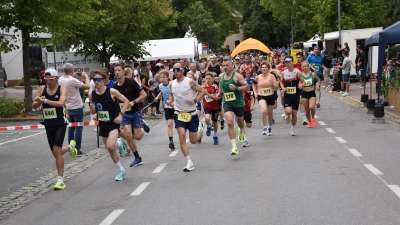 Die Schnellsten gleich beim Start vorneweg: ganz links mit der 646 der Zweitplatzierte Moritz Aschoff, daneben mit der 634 der Sieger Joseph Hof. (Foto: Jörg Behrendt)