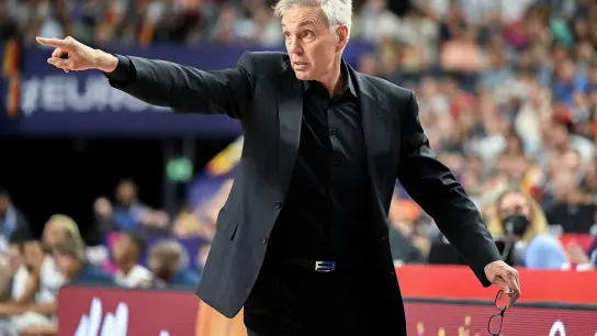 Basketball-Bundestrainer Gordon Herbert erwartet eine schwere Aufgabe gegen Bosnien. (Foto: Federico Gambarini/dpa)