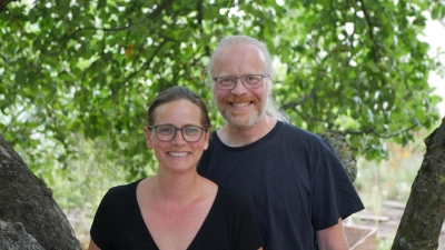 Rainer Schmidt und seine Frau Angelica Schmidt-Heinrich freuen sich auf ihr neues Zuhause in Burgbernheim. Ab 1. Oktober ist Schmidt Pfarrer von St. Johannis. (Foto: Simon Schmidt)