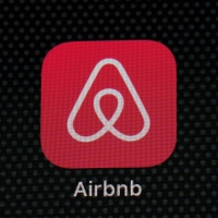 Airbnb will nicht, dass Gäste die Arbeit von Reinigungskräften machen müssen. (Archivbild) (Foto: Patrick Semansky/AP/dpa)