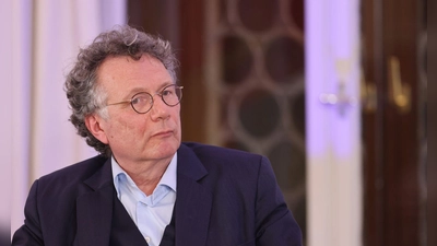 Der Schriftsteller Ingo Schulze kommt 2026 als Poetikprofessor nach Bamberg – im Gepäck hat der 1962 Geborene auch sein neuestes Werk. (Archivbild) (Foto: Jan Woitas/dpa)