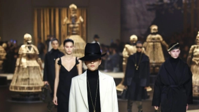 Ein Statement: die neuen Kreationen von Dior. (Foto: Vianney Le Caer/Invision/AP)
