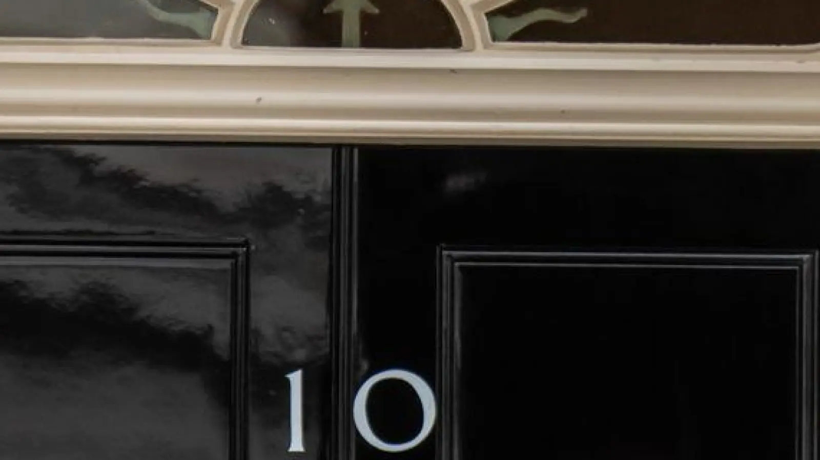 Bundeskanzler Friedrich Merz (r) zu Besuch bei Premierminister Keir Starmer in der Downing Street 10.  (Foto: Michael Kappeler/dpa)