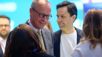 Den Delegierten der Jungen Union versprach Kanzler Merz eine vollständige Umsetzung des Rentenkompromisses mit der SPD vom Juli.  (Foto: Henning Kaiser/dpa)