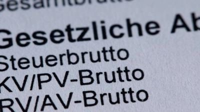 Expertinnen und Experten haben geschätzt, wie viel Geld die Krankenversicherung von den Beitragszahlenden braucht. (Symbolfoto) (Foto: Jens Büttner/dpa)