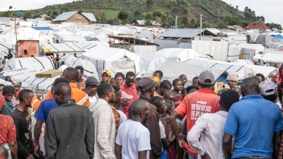 Ein Flüchtlingslager am Rande von Goma: 75,9 Millionen Menschen waren Ende 2023 Binnenvertriebene. (Foto: Moses Sawasawa/AP/dpa)