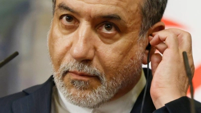Irans Außenminister Araghtschi will sich einem Bericht zufolge mit dem US-Sondergesandten Witkoff treffen. (Archivbild) (Foto: Tatyana Makeyeva/Pool AFP/dpa)