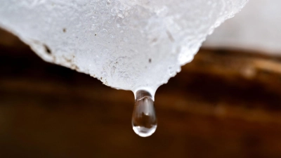 Ade, Schnee! Nach Schneefällen in den vergangenen Tagen hat der DWD teils zweistellige Temperaturen im Freistaat angekündigt. (Symbolbild) (Foto: Pia Bayer/dpa)