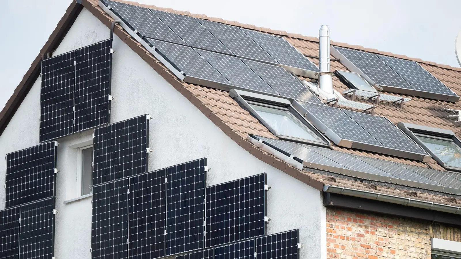 Unangefochtene Nummer eins bei der Energiewende in Deutschland: Die Photovoltaikanlage. (Archivbild) (Foto: Sebastian Gollnow/dpa)