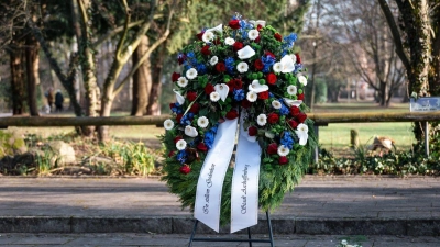Ein Jahr nach der Gewalttat wollen nun Wissenschaftler eine Umfrage starten. (Archivbild)  (Foto: Daniel Vogl/dpa)