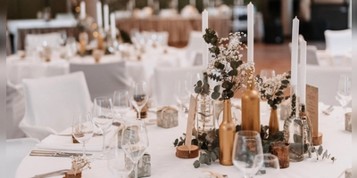 Bei der Suche nach der perfekten Location für die eigene Hochzeit sollten sich Paare gut vorbereiten. (Foto: Pexels)