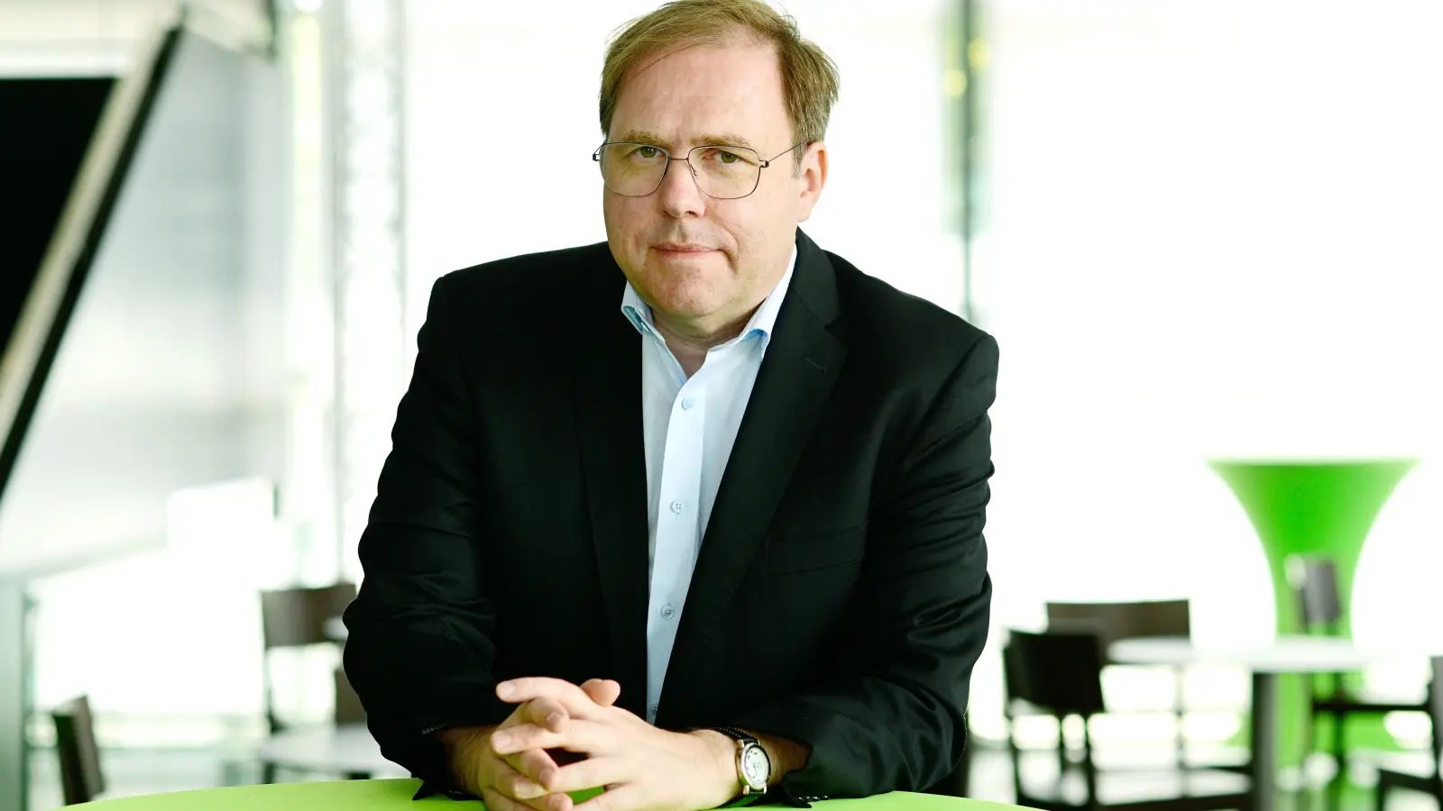 Sagt wegen einer Krankheitswelle die nächste Premiere ab: Intendant Axel Krauße. (Archivfoto: Jim Albright)