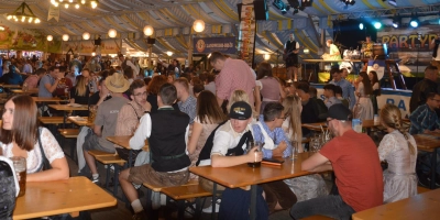 Auch 2025 sorgen zahlreiche Bands für beste Stimmung im großen Festzelt.  (Foto: Peter Tippl)