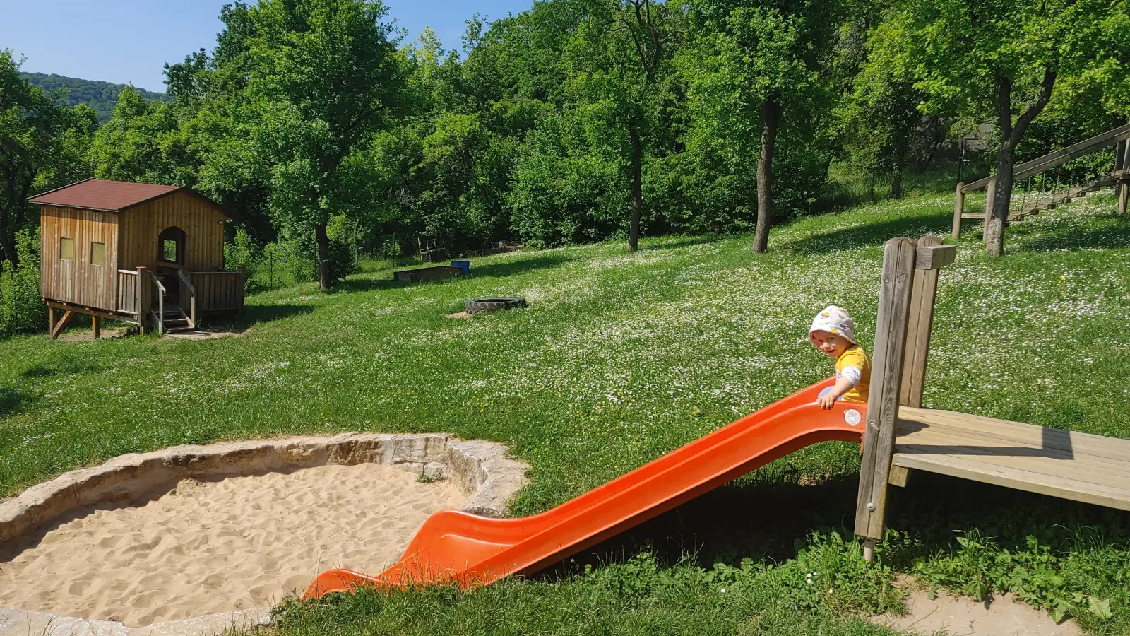 Bekommt die Kindertagesstätte Arche Noah in Burgbernheim künftig eine Naturgruppe in den Streuobstwiesen? Über diese Idee diskutierte der Stadtrat in seiner jüngsten Sitzung. (Foto: Katrin Merklein)