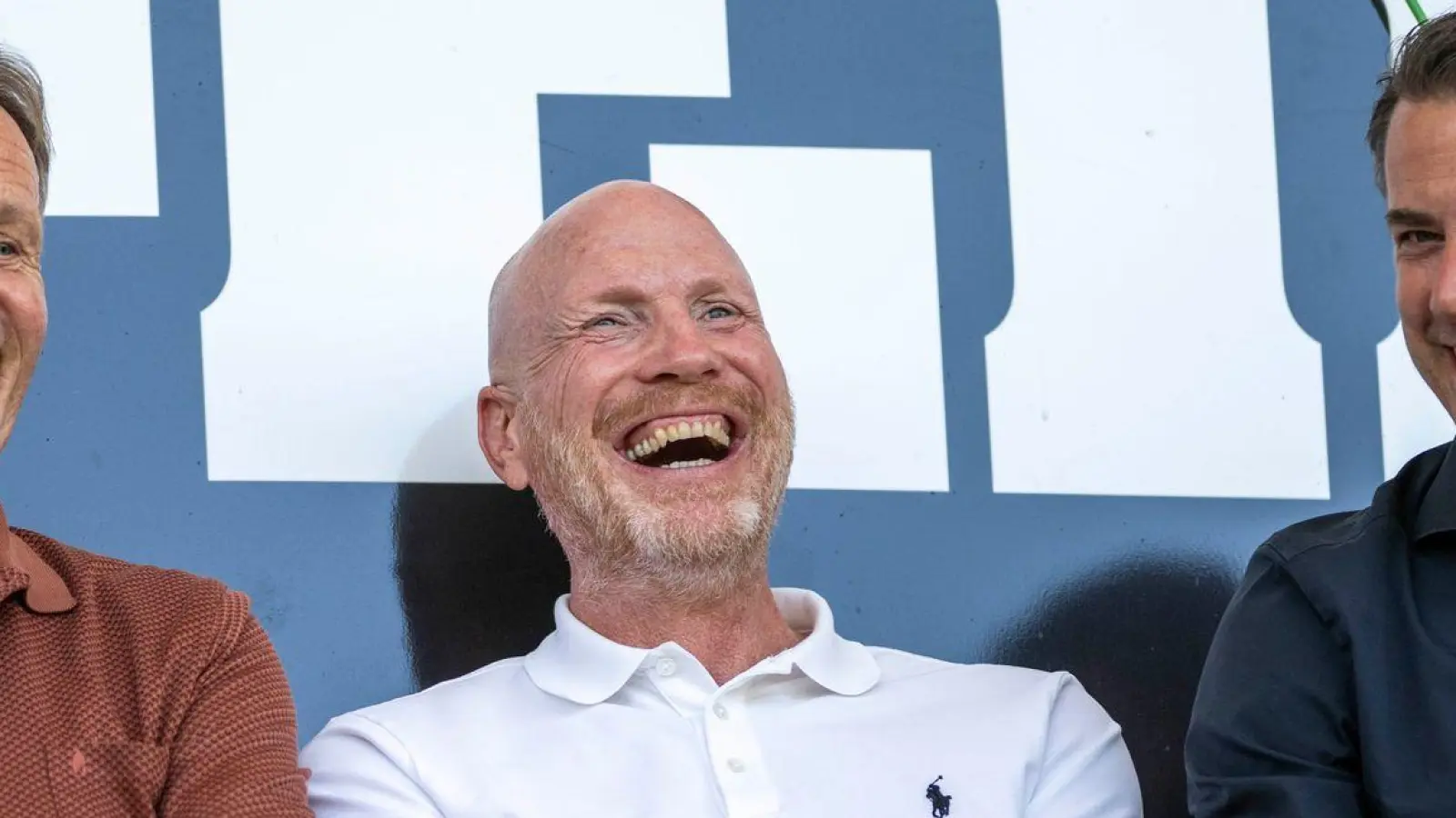 Matthias Sammer (M) dürfte Borussia Dortmund in einer etwas anderen Rolle erhalten bleiben.  (Foto: David Inderlied/dpa)