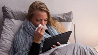 KI-Chatbot statt Wartezimmer? Sich online über Krankheiten informieren machen viele – eine echte Diagnose gibt's aber nur in der Arztpraxis. (Foto: Christin Klose/dpa Themendienst/dpa-tmn)