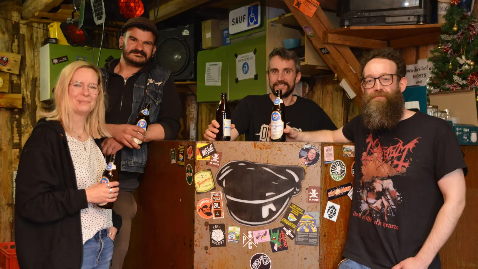 Sie sind aktiver Teil der Obernzenner „Turbojugend Schlachthaus“: Lisa Dworschak, Felix Markert, Michael Ruff und Michael Crane (von links). (Foto: Johannes Zimmermann)