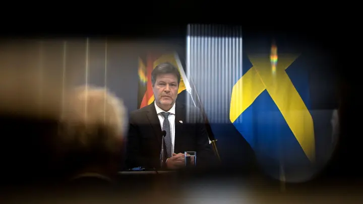 Wirtschaftsminister Robert Habeck bereitet mit seinem Schweden-Besuch auch seine Reise nach Washington vor. (Foto: Britta Pedersen/dpa)