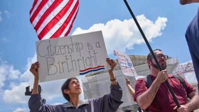 Das juristische Tauziehen um das umstrittene Dekret zum Geburtsrecht landet erneut vor dem Supreme Court landen. (Archivbild) (Foto: Jacquelyn Martin/AP/dpa)