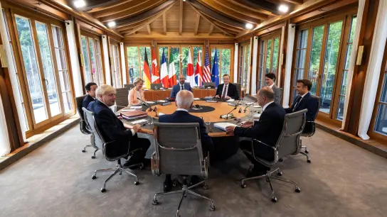 Die erste Arbeitssitzung des G7-Gipfels wurde zum Thema weltwirtschaftliche Lage abgehalten. (Foto: Sven Hoppe/dpa)