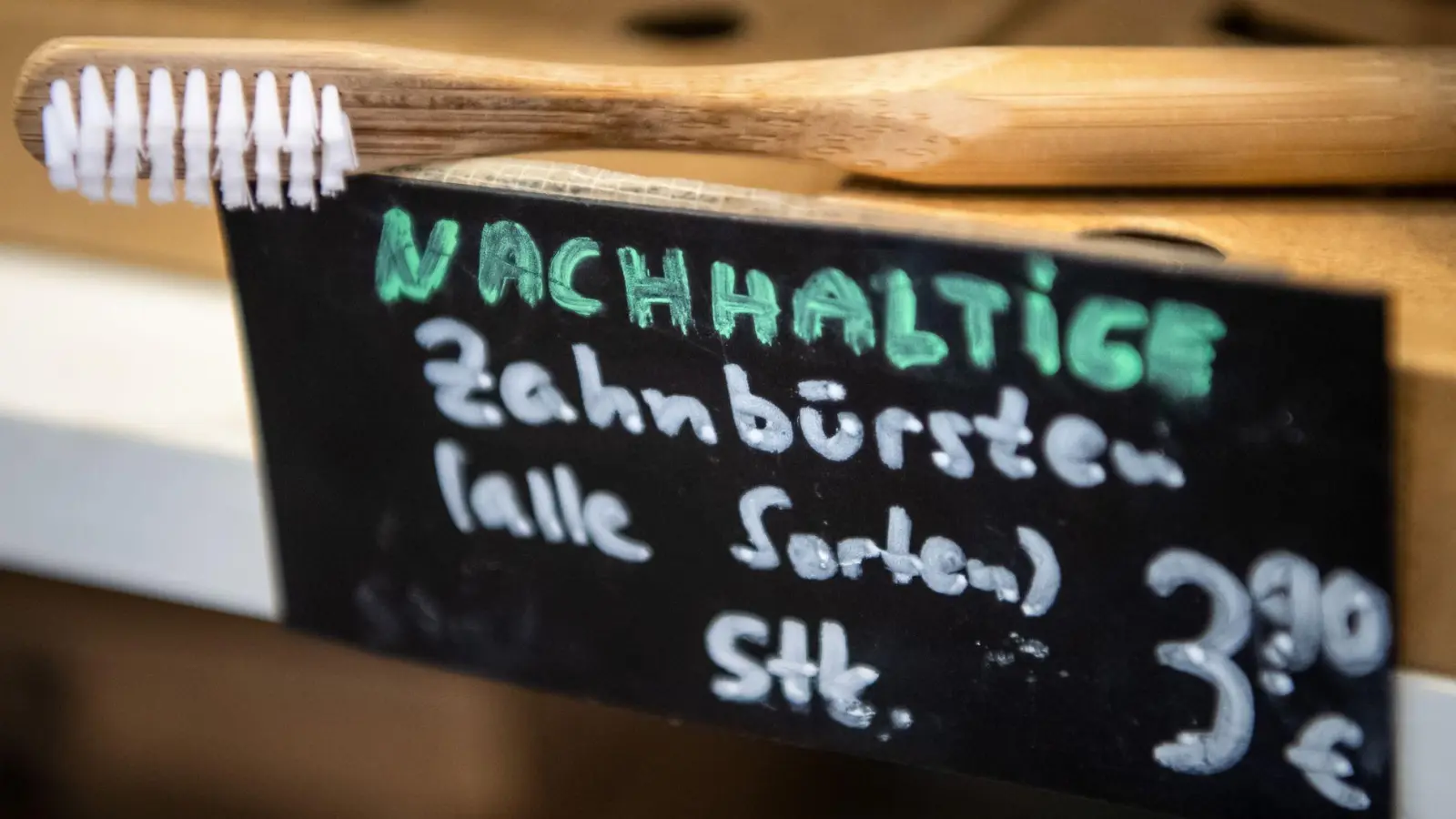 Werbeversprechen hätten eigentlich strenger überprüft werden sollen. (Symbolbild) (Foto: Sina Schuldt/dpa)