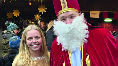 Am Adventssonntag kommen Christkind und „Belzi“ auf den Weihnachtsmarkt zu Besuch. (Foto: Gemeinde Windelsbach)