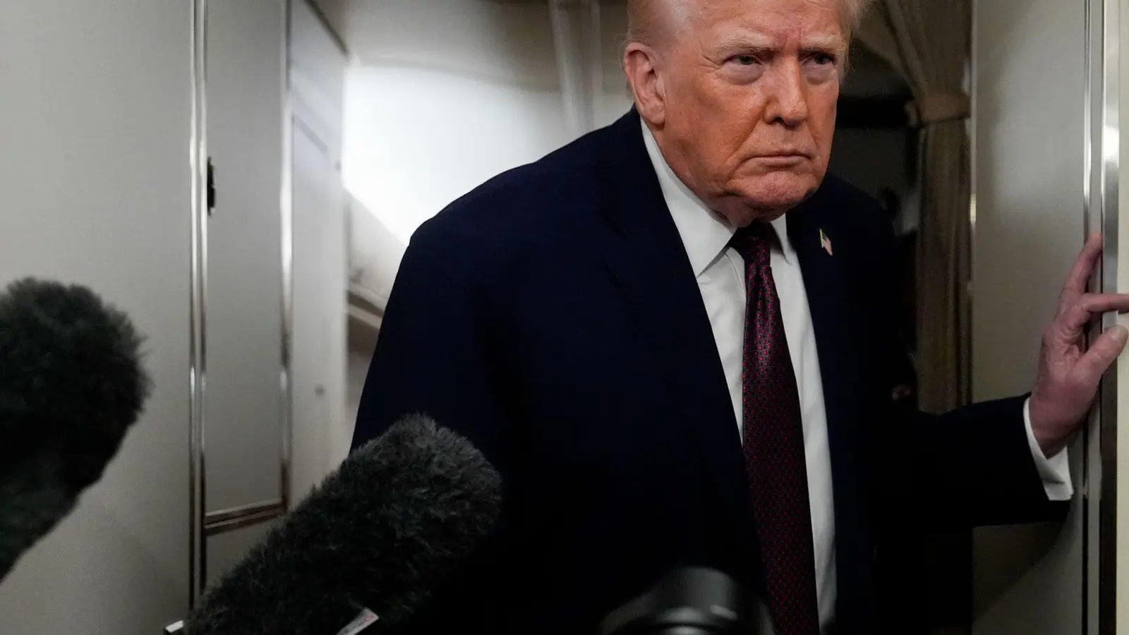 Der Iran wolle mit den USA verhandeln - sagt US-Präsident Trump.  (Foto: Julia Demaree Nikhinson/AP/dpa)