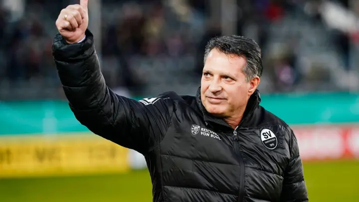 Übernimmt bei Hansa Rostock: Trainer Alois Schwartz. (Foto: Uwe Anspach/dpa)