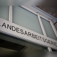 Wer Kündigungsschutz genießt, kann gegen eine Kündigung vorgehen, die nicht sozial gerechtfertigt ist. (Foto: Jan-Philipp Strobel/dpa)