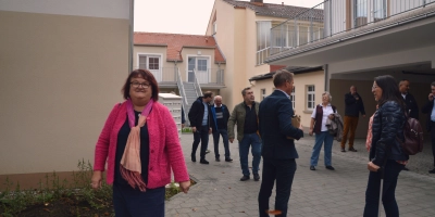 Aus einem alten Bauernhof in der Bad Windsheimer Metzgergasse ist ein Campus für Pflege-Auszubildende geworden. Ein Pilotprojekt, das durchaus Schule machen könnte. (Foto: Johannes Zimmermann)