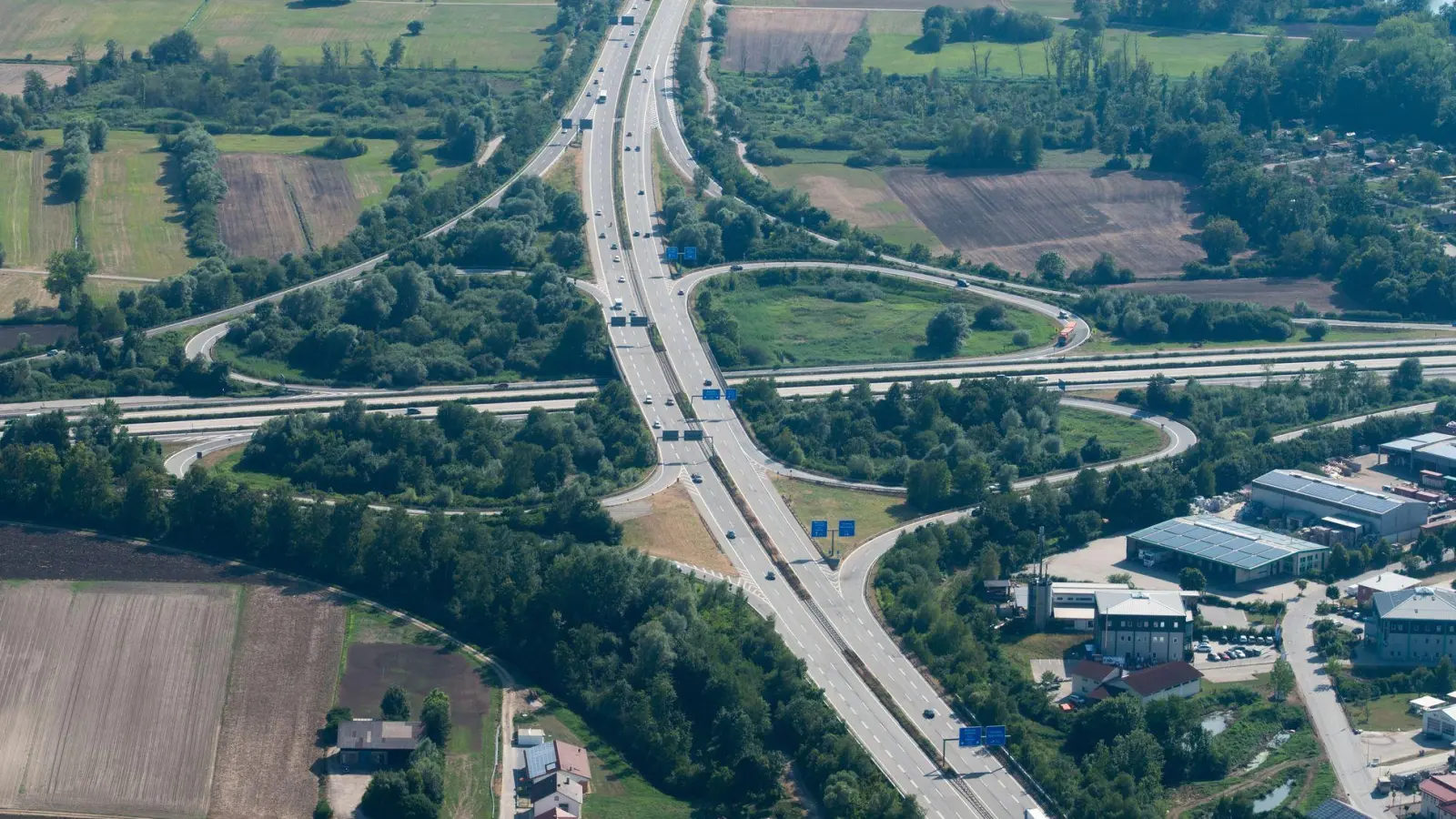 Das Autobahnkreuz Deggendorf. (Archiv) (Foto: picture alliance / dpa)