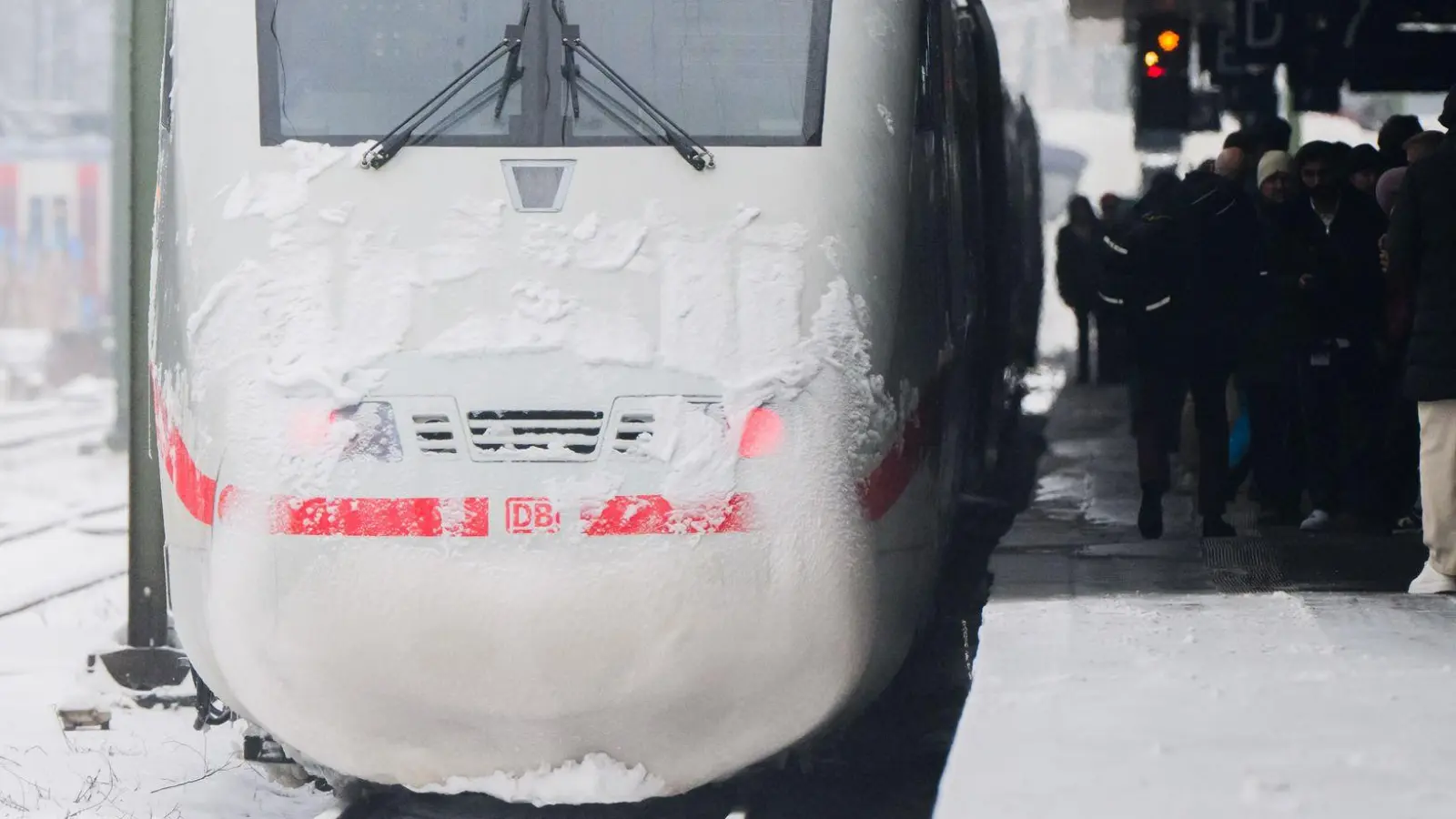 Im Nordosten gab es noch Probleme. (Foto: Julian Stratenschulte/dpa)