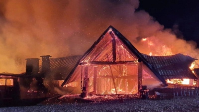 Das Feuer brach bisher ungeklärten Gründen aus. (Foto: ISU Prahova Romanian Emergency Services/AP/dpa)