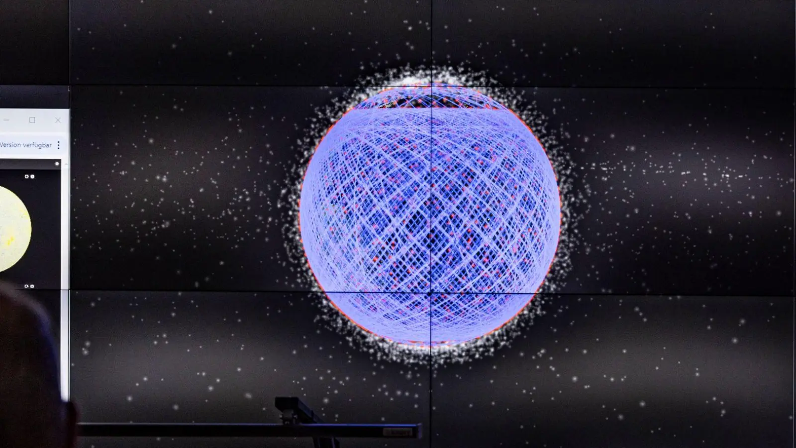 Die Menschen in Deutschland können sich inzwischen gut vorstellen, über eine Satellitenverbindung online zu sein. (Foto: Christoph Reichwein/dpa)