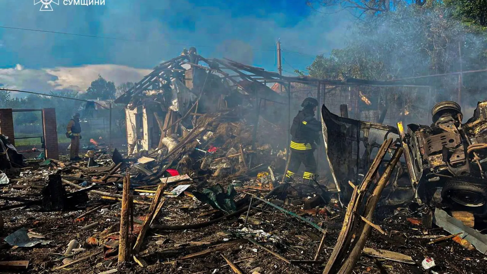 Die grenznahen Orte der nordostukrainischen Region Sumy sind immer öfter Ziel russischer Angriffe. (Archivbild) (Foto: Uncredited/Ukrainian Emergency Service/AP/dpa)