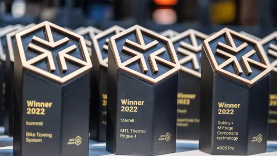 Innovation und PR: Viermal im Jahr werden die Ispo-Awards vergeben. (Foto: Thomas Plettenberg/Messe München GmbH/dpa-tmn)