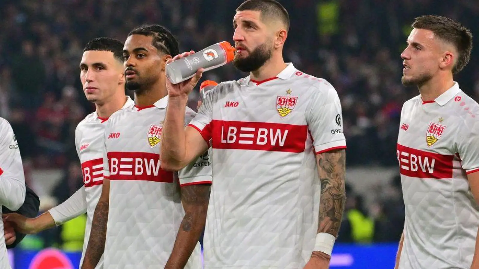 Die VfB-Profis haderten mit dem einen Punkt gegen Atlético. (Foto: Jan-Philipp Strobel/dpa)