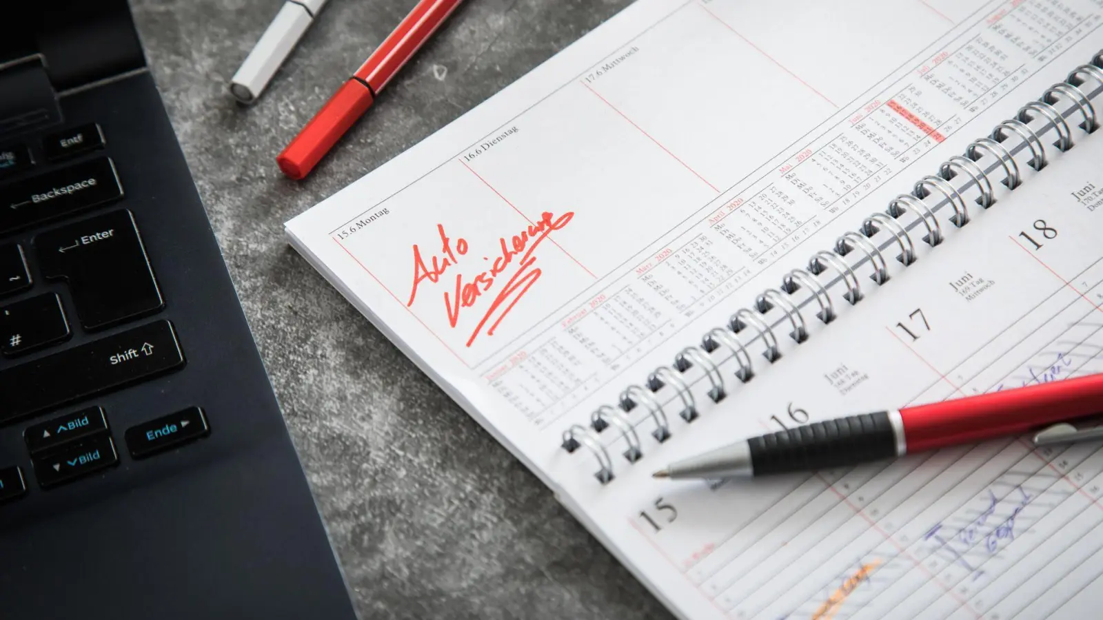 Nach einem Autodiebstahl ist eine schnelle Polizei- und Versicherungsanzeige wichtig für eine reibungslose Schadenabwicklung. (Foto: Christin Klose/dpa-tmn)