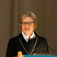 Regionalbischöfin Gisela Bornowski bei ihrem letzten Sommerempfang im Rothenburger Wildbad. (Foto: Evi Lemberger)