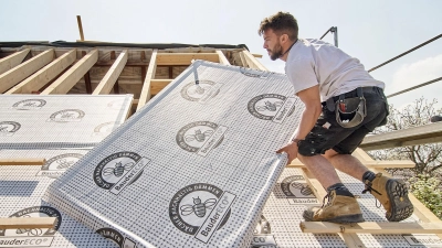 Energie sparen und das Raumklima verbessern: Eine nachträgliche Dämmung des Dachs trägt in älteren Gebäuden wesentlich zu mehr Energieeffizienz bei. (Foto: DJD/Paul Bauder/www.michaelgallner.com)