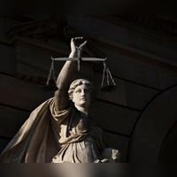 Urteil: Nach einer Trennung kann der ausgezogene Miteigentümer eine angemessene Nutzungsentschädigung verlangen - allerdings nur, soweit dies unter Berücksichtigung der beiderseitigen Interessen angemessen ist. (Foto: Stefan Puchner/dpa/dpa-tmn)