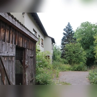 Im Dornröschenschlaf liegt derzeit das Grundstück, das in städtischen Besitz ist. Im Stadtrat wurde eine Machbarkeitsstudie für ein Bauzentrum vorgestellt. (Archivbild: Martina Haas)